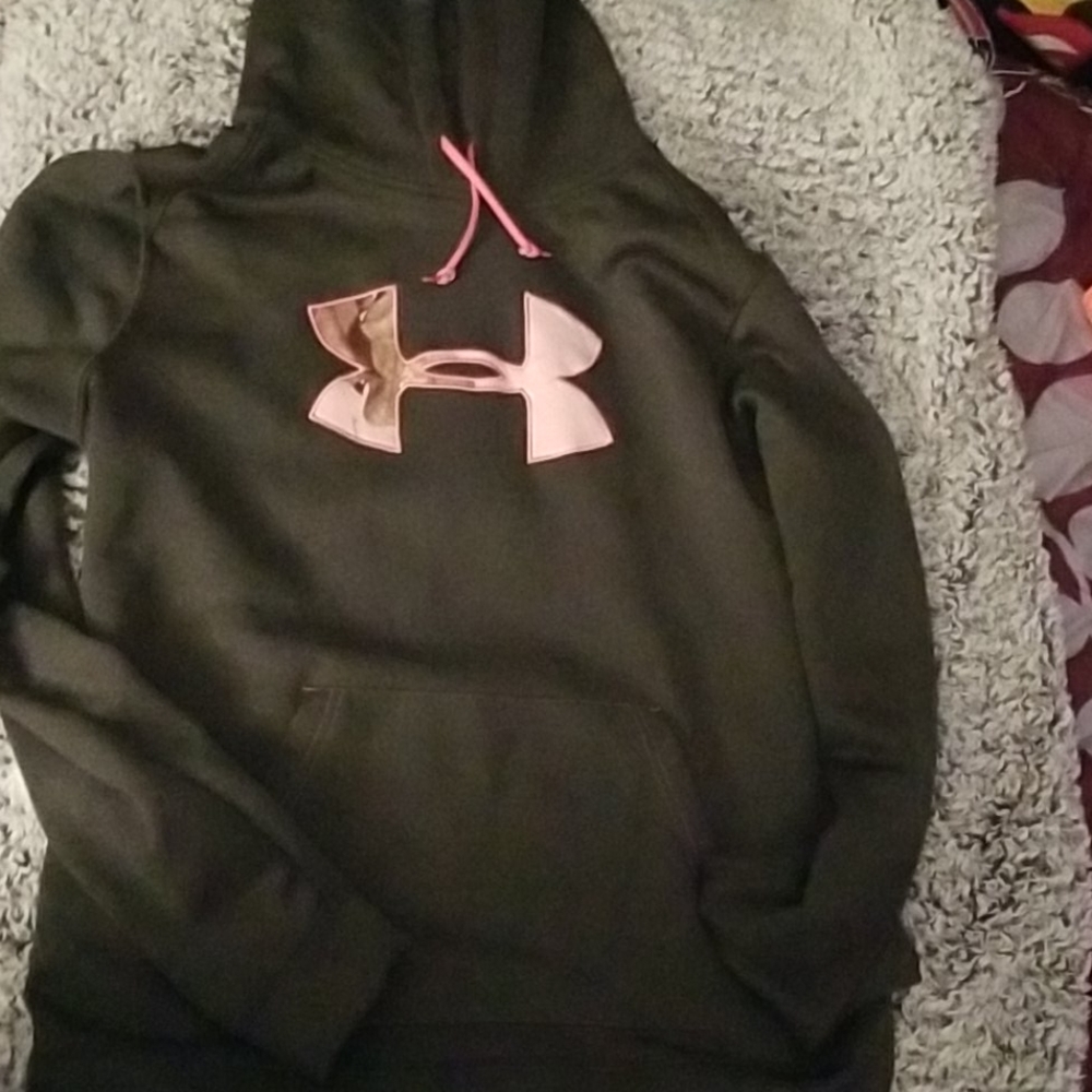 Under Armour sweatshirt